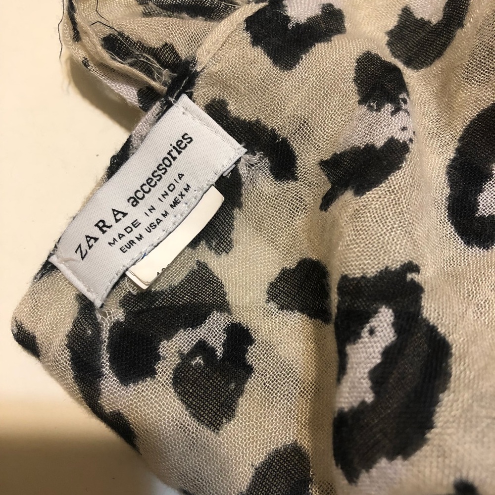 ZARA Animal Geometric Print Scarf 🧣🖤